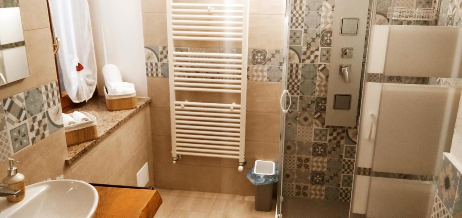 Borgo Antico Chalet Appartamenti Fara Novarese Bagian luar foto